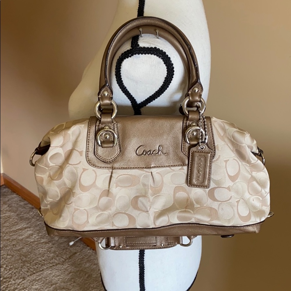 Coach handbag w/ shoulder strap